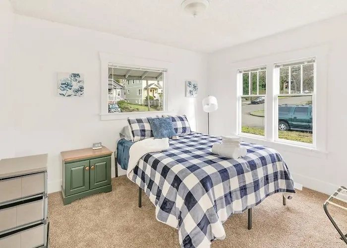 Beautiful Home, Central Location, Close To Beach