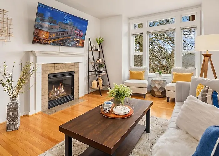 Cheerful Capitol Hill Home Ac And 98 Walk Score