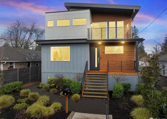 New House With Chef\'S Kitchen And Spa-Like Suite