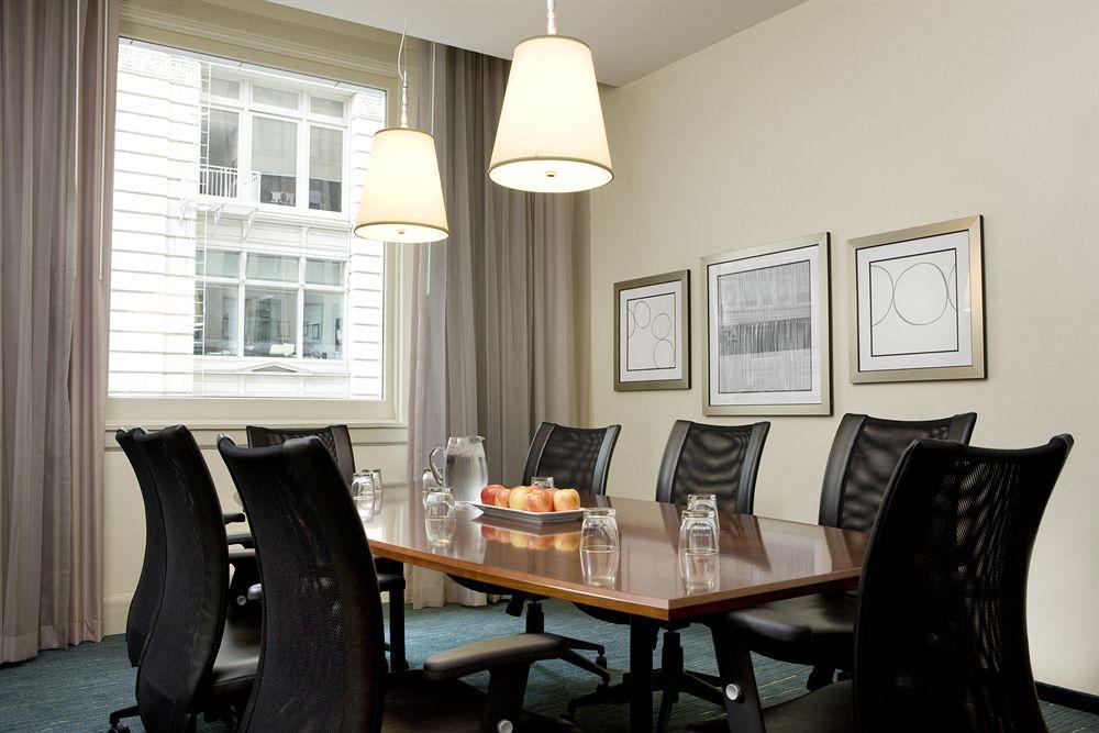 Courtyard Downtown / Pioneer Square Hotel