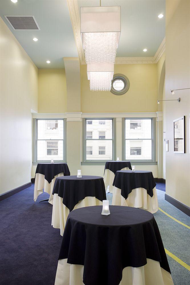 Hotel Courtyard Downtown / Pioneer Square 3*