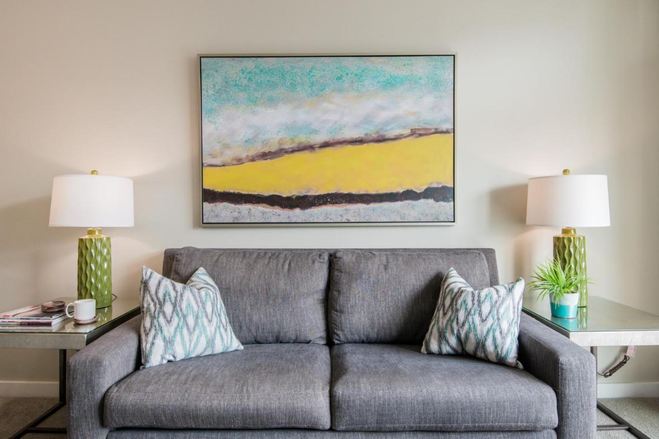 Apartment Water View Oasis With Pool & Gym Near Cruise In Heart Of Seattle