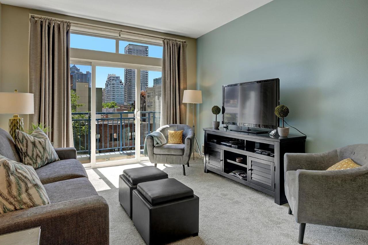 Apartment Water View Oasis With Pool & Gym Near Cruise In Heart Of