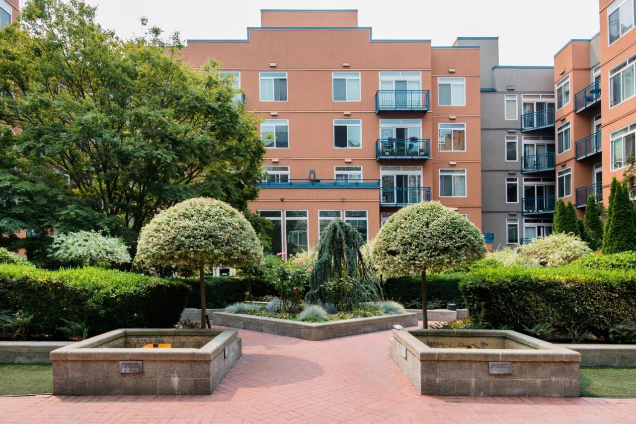 Apartment Water View Oasis With Pool & Gym Near Cruise In Heart Of *