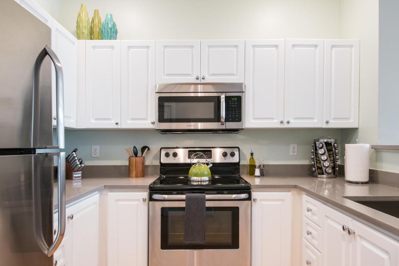 Water View Oasis With Pool & Gym Near Cruise In Heart Of Apartment Seattle