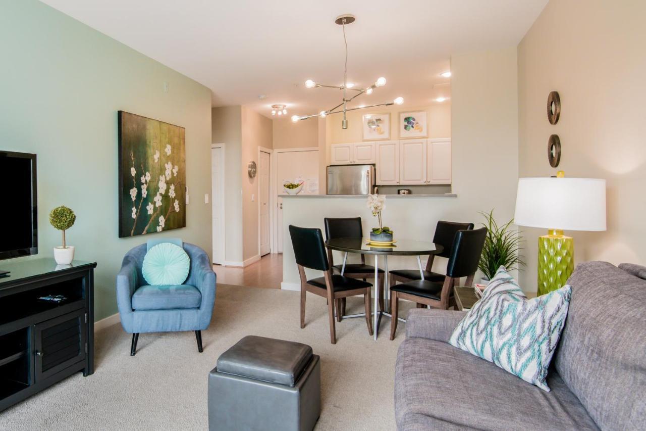Water View Oasis With Pool & Gym Near Cruise In Heart Of Apartment