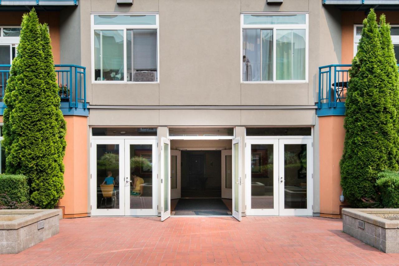 Water View Oasis With Pool & Gym Near Cruise In Heart Of Apartment Seattle