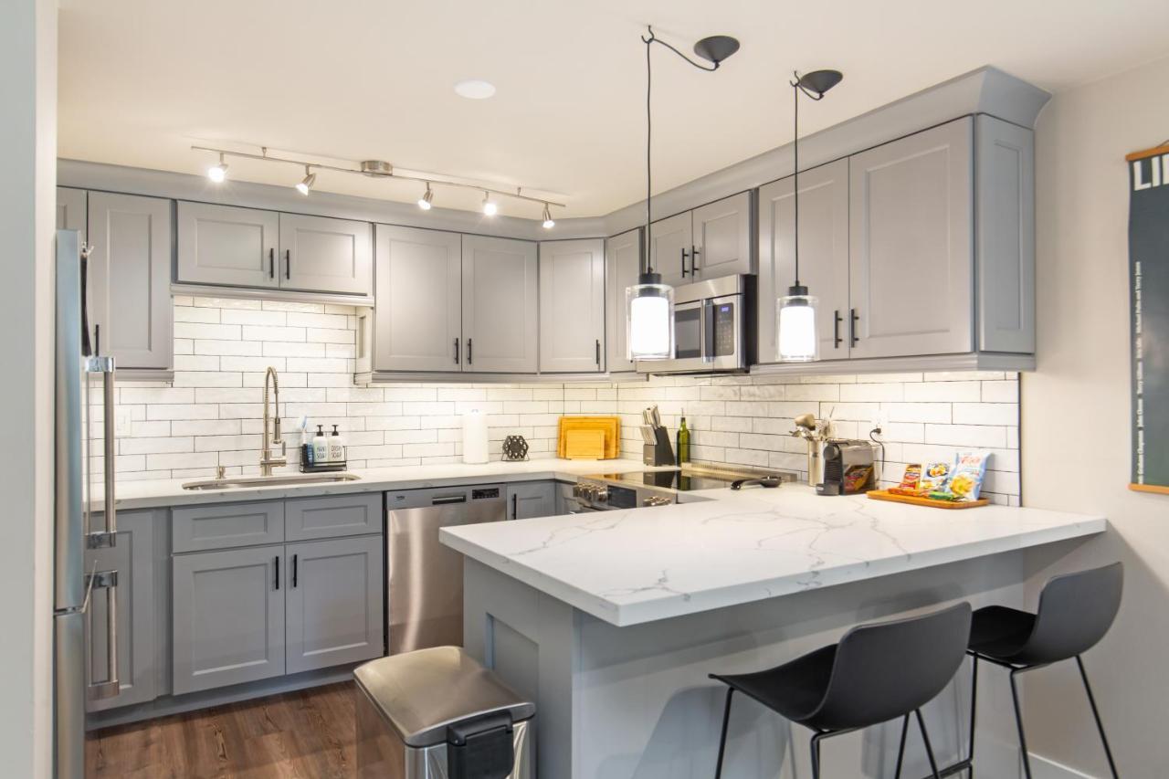 Madison Park With Outdoor Private Garden And Grill 1br 1ba