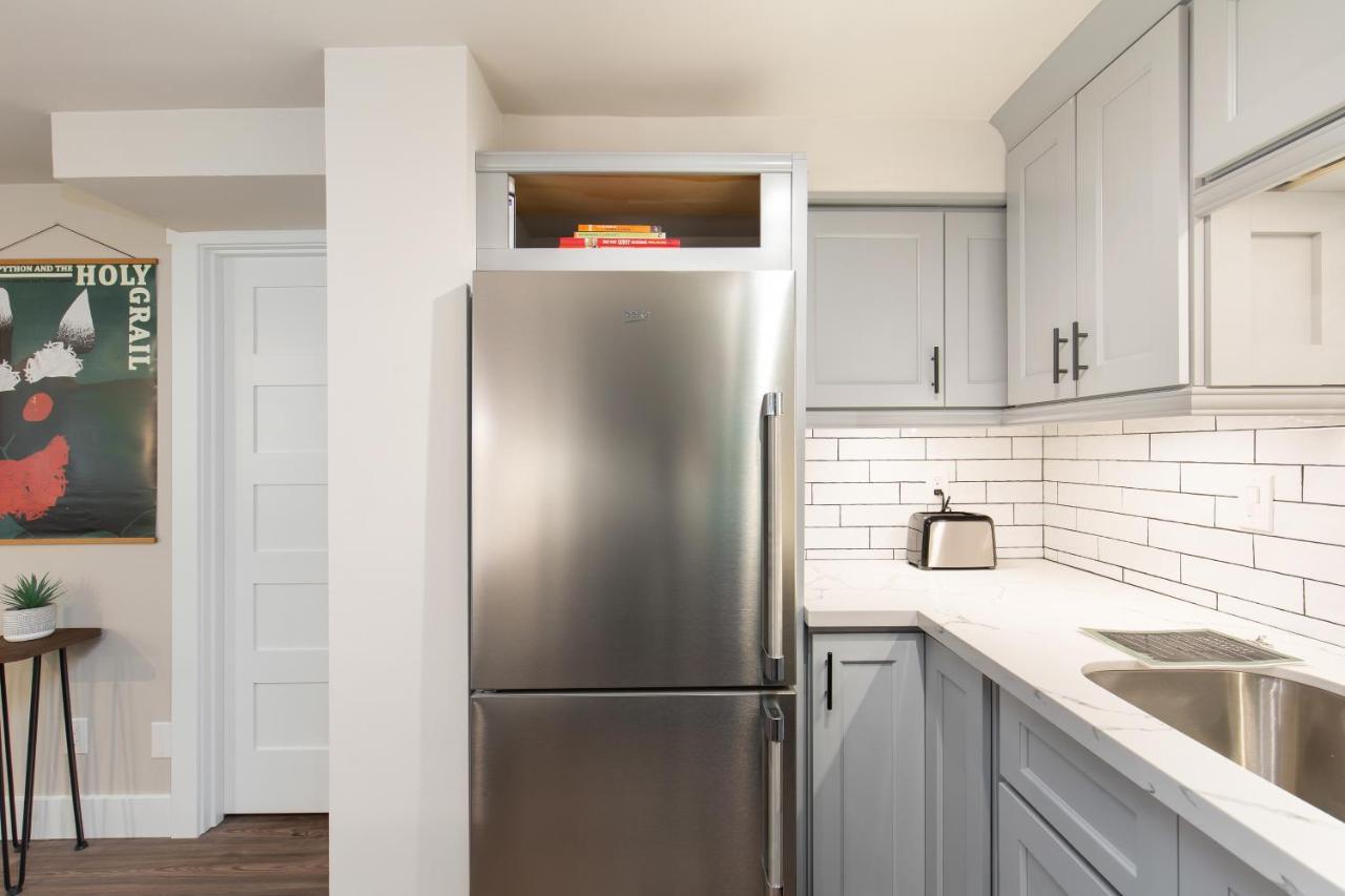 Madison Park With Outdoor Private Garden And Grill 1br 1ba Holiday home