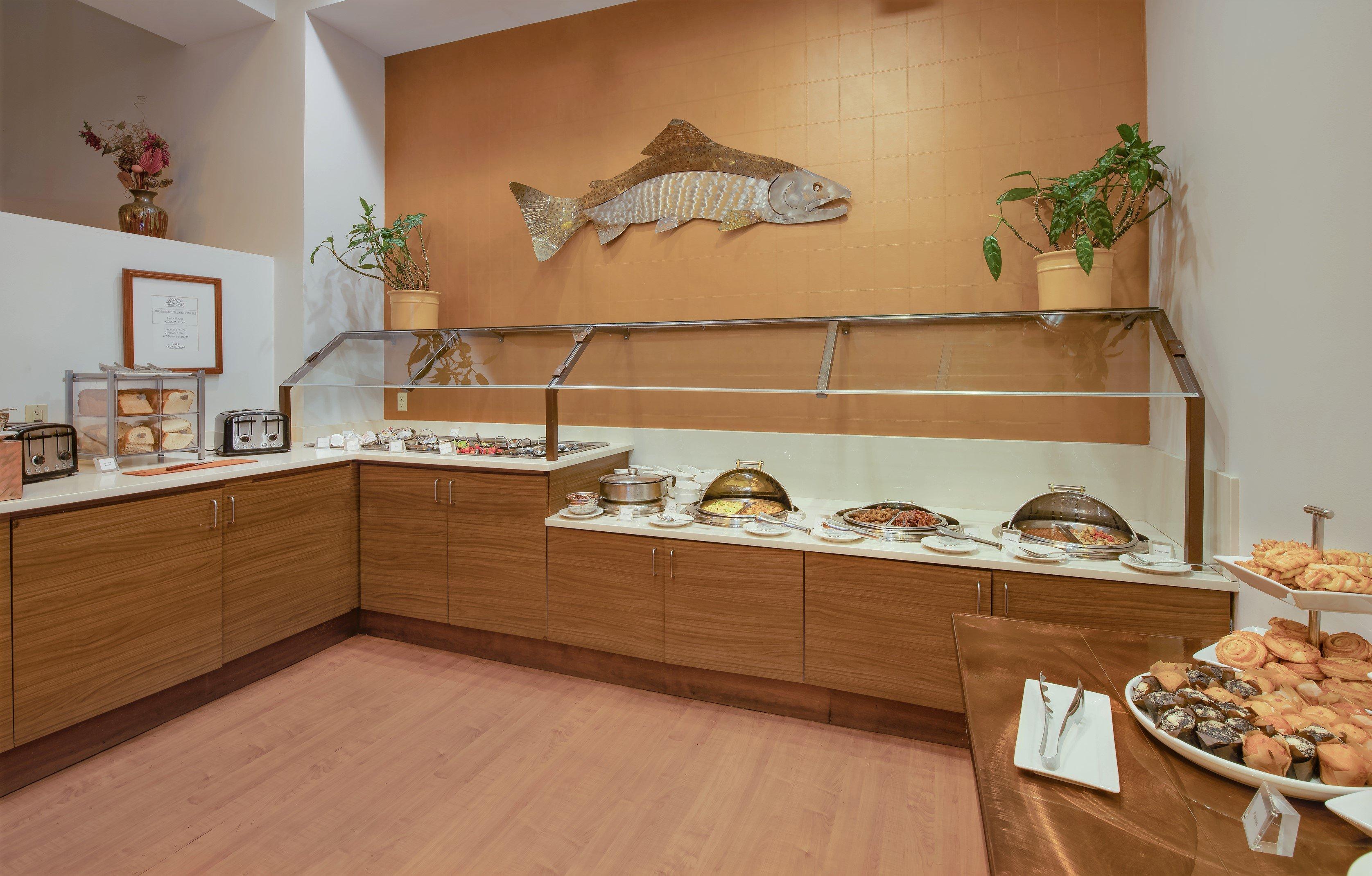 Crowne Plaza Newly Renovated With No Fee Hotel 4*