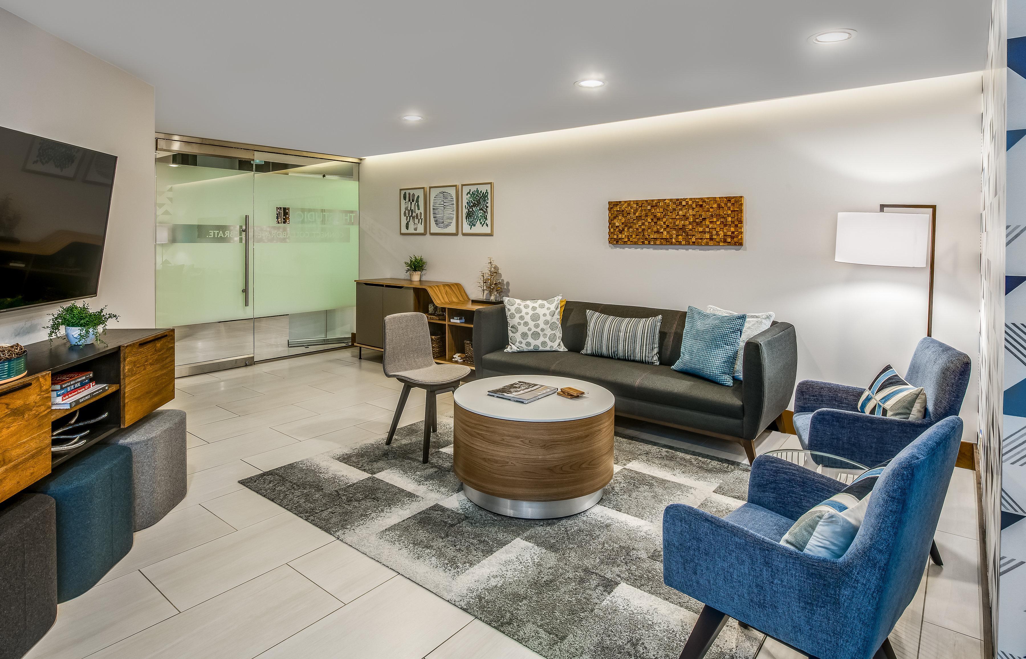 Hotel Crowne Plaza Newly Renovated With No Fee