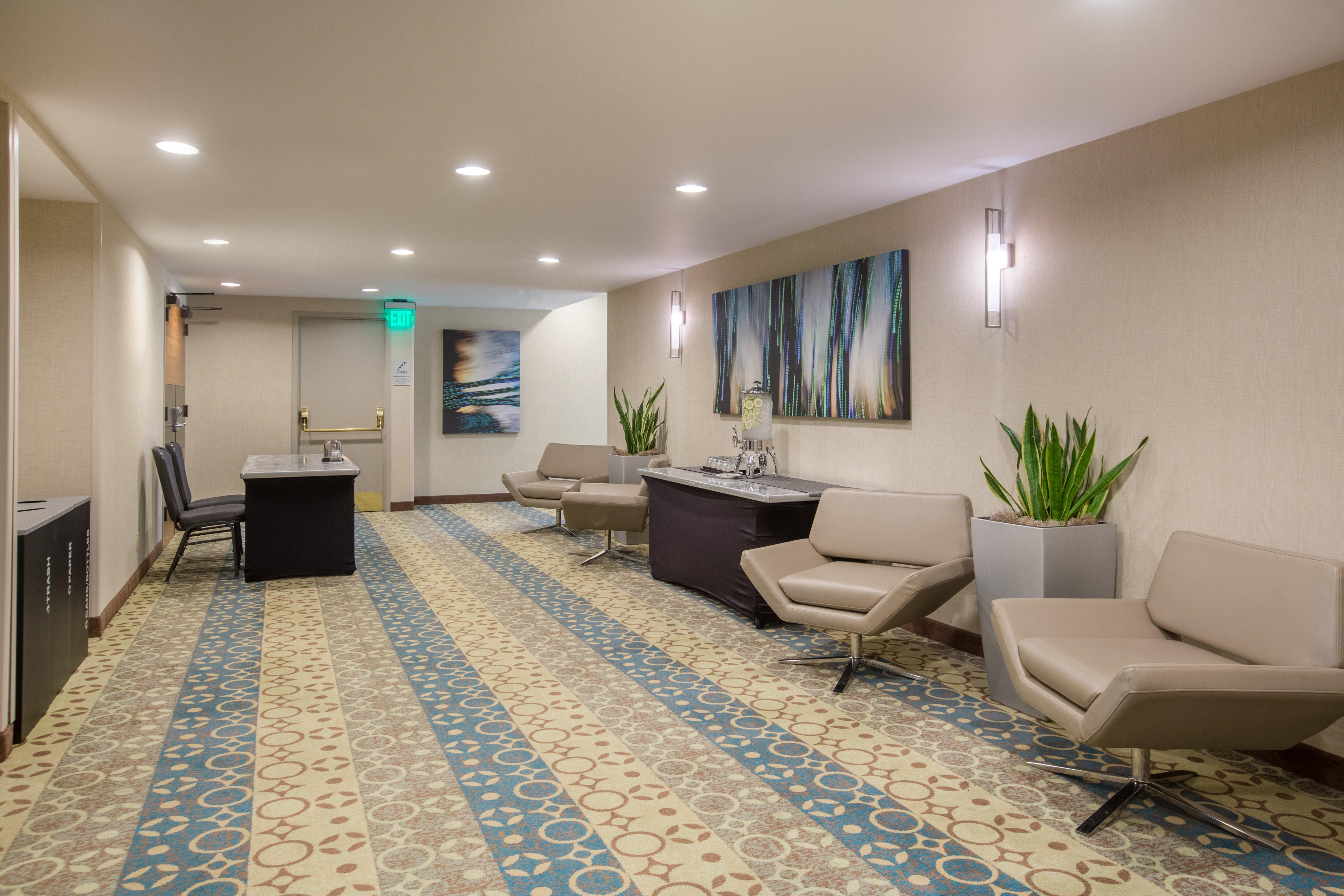 Hotel Crowne Plaza Newly Renovated With No Fee