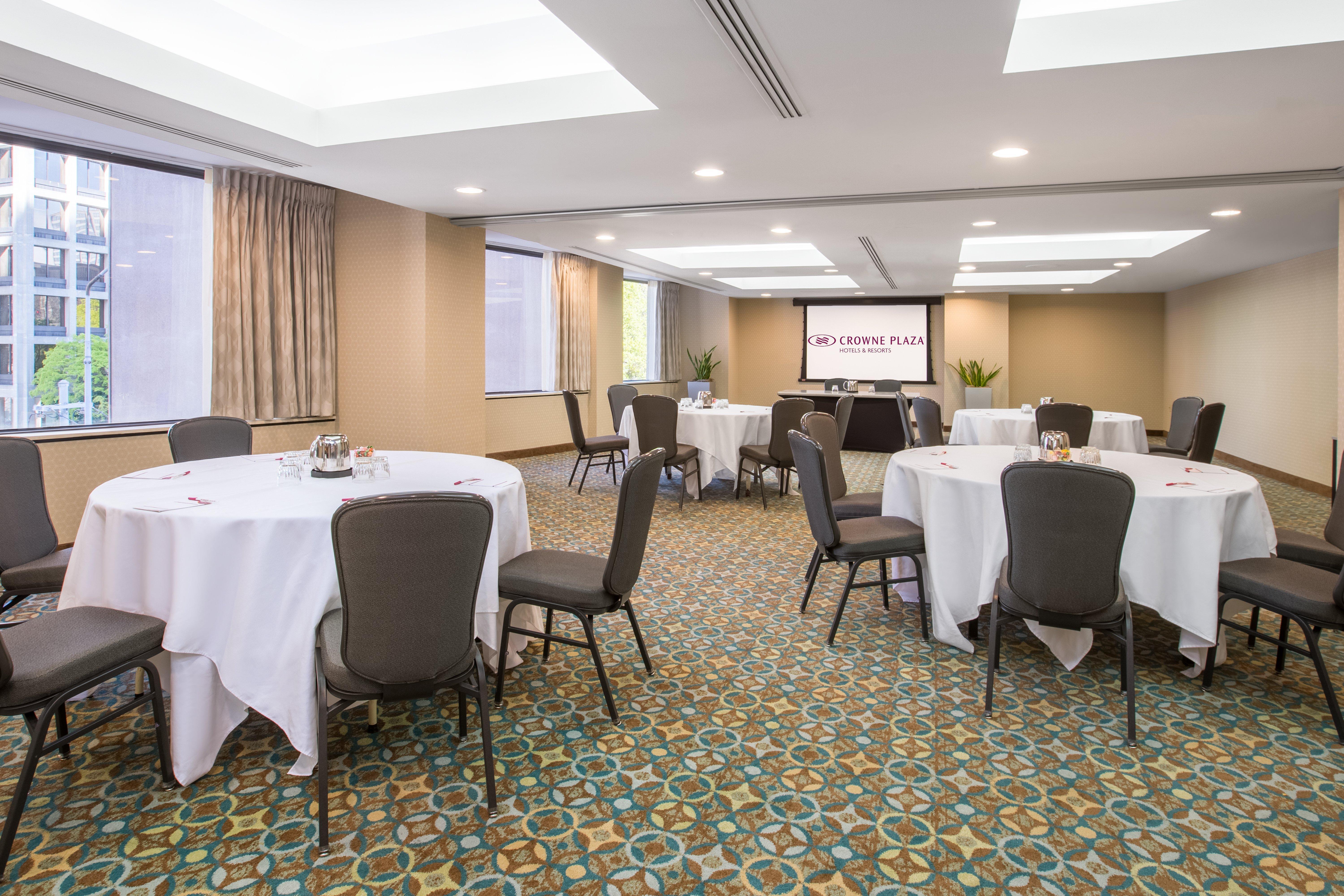 Crowne Plaza Newly Renovated With No Fee 4*