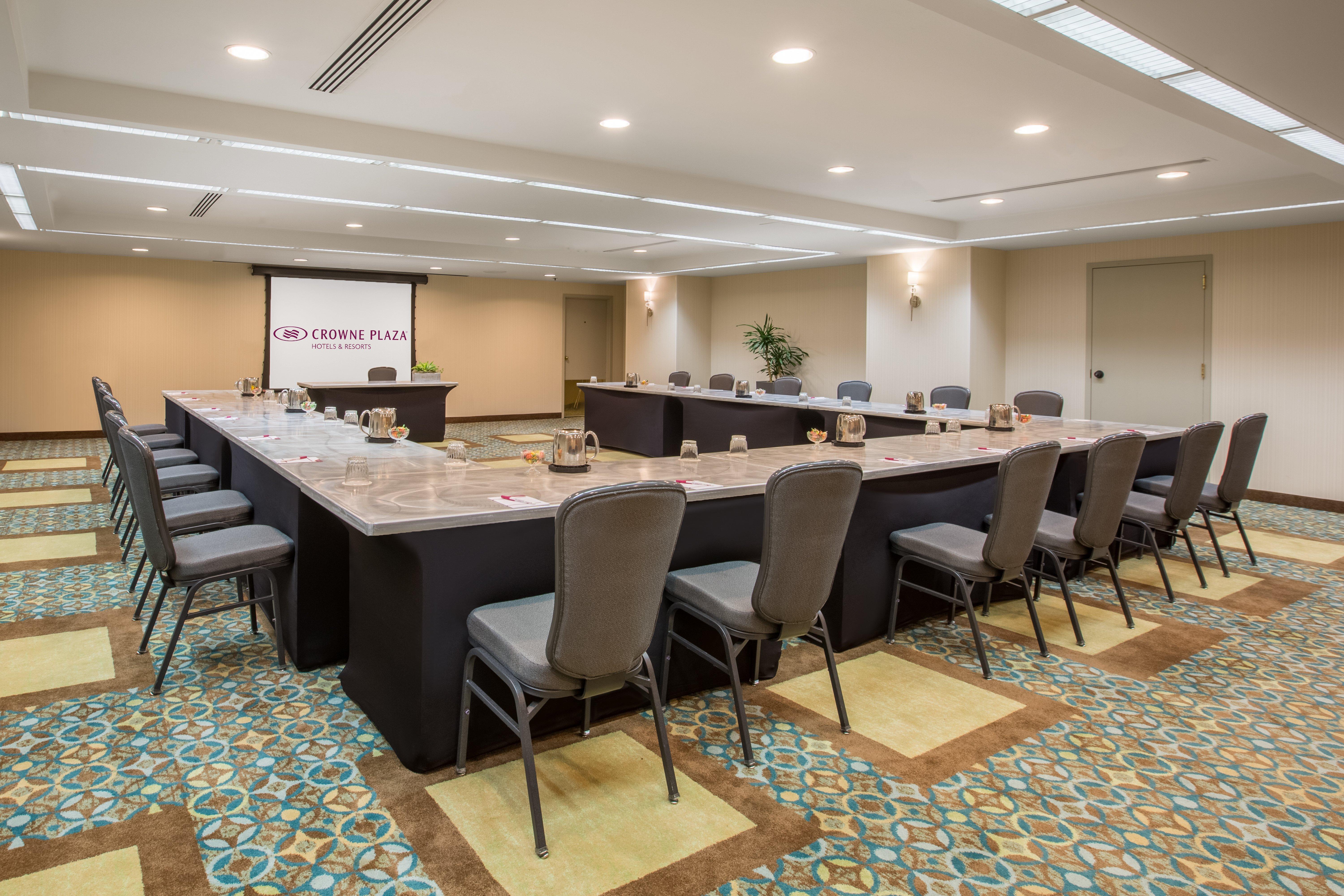 Crowne Plaza Newly Renovated With No Fee Hotel