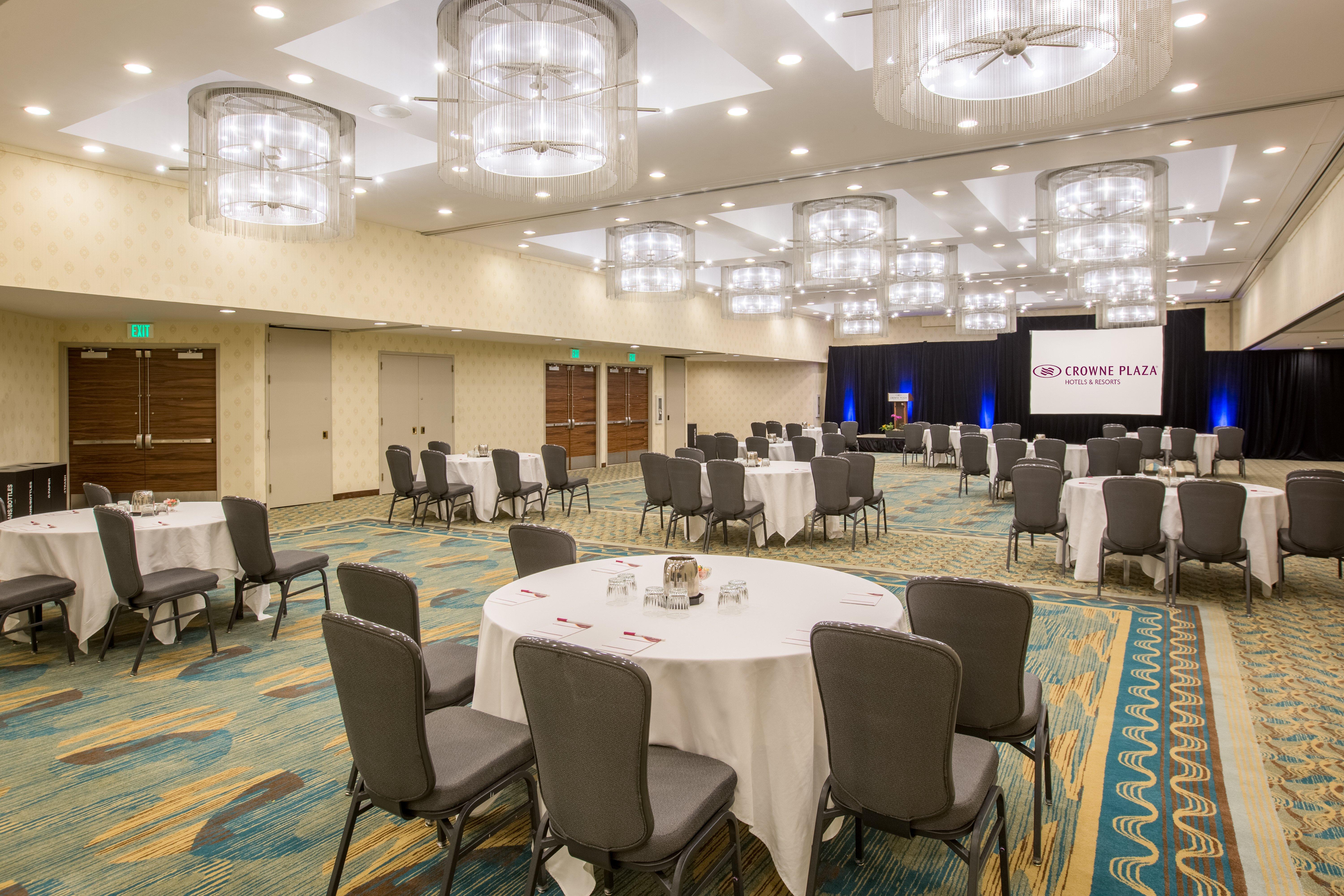 Hotel Crowne Plaza Newly Renovated With No Fee