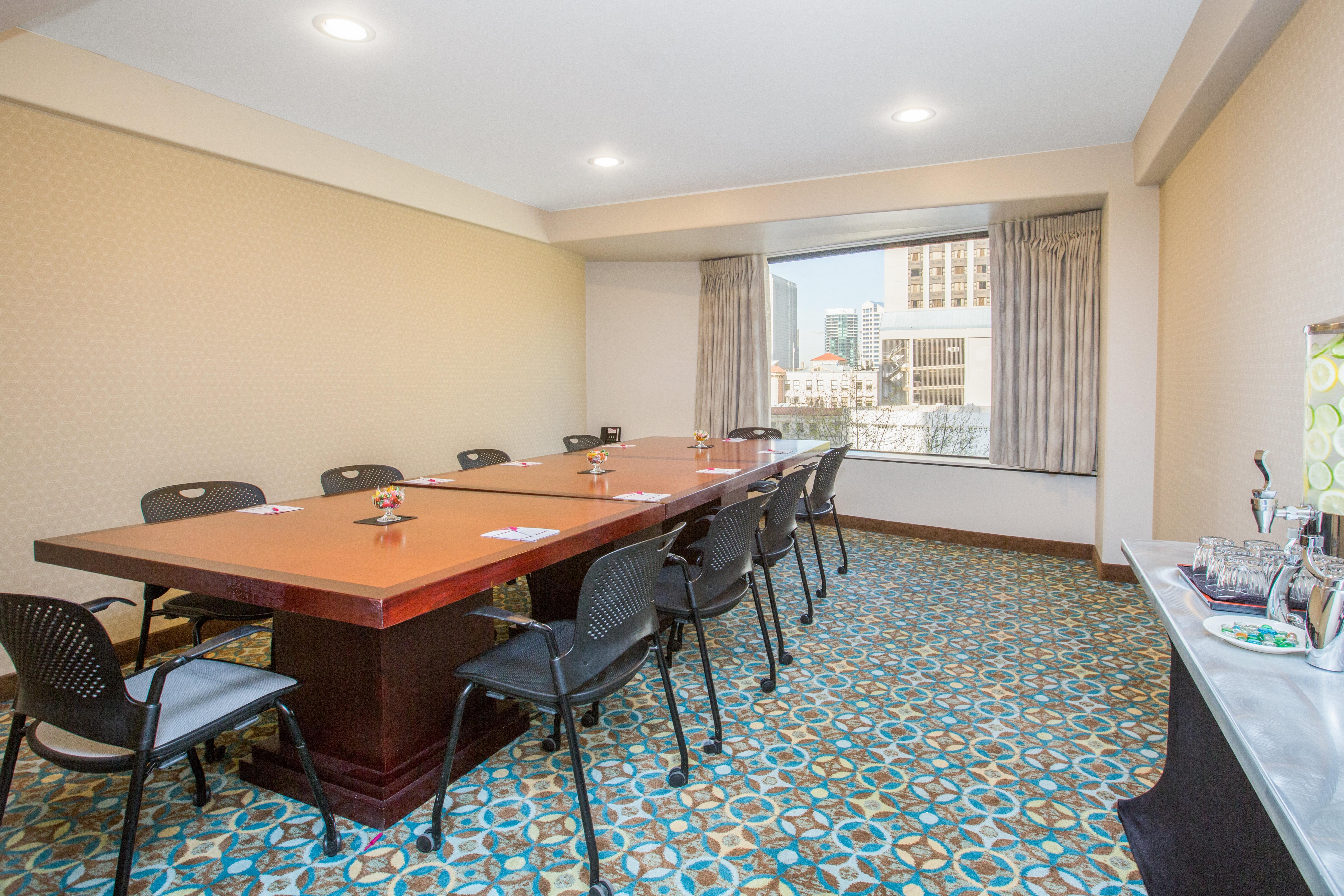 Crowne Plaza Newly Renovated With No Fee Hotel Seattle