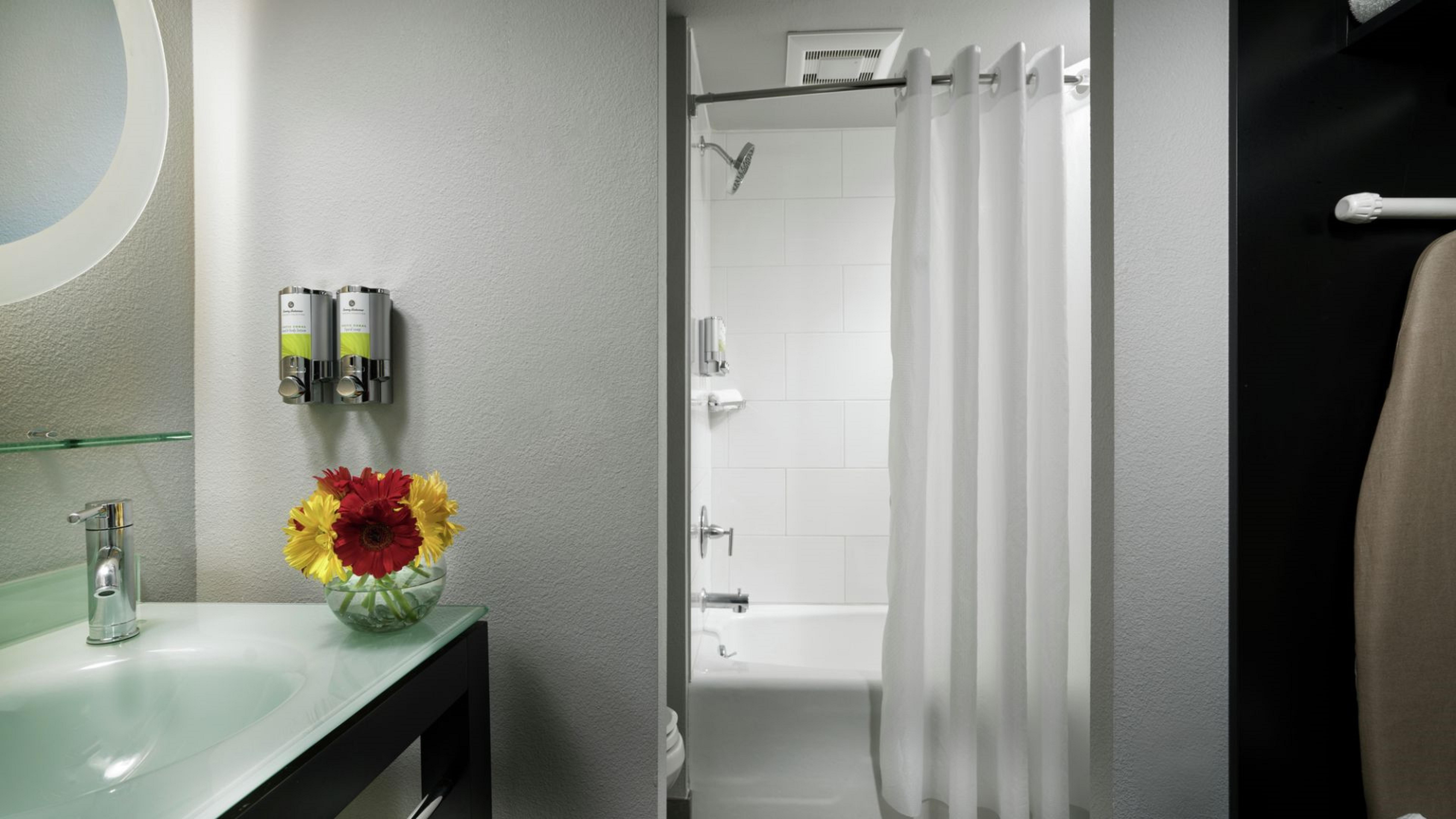 Hotel Staypineapple, Five, Downtown