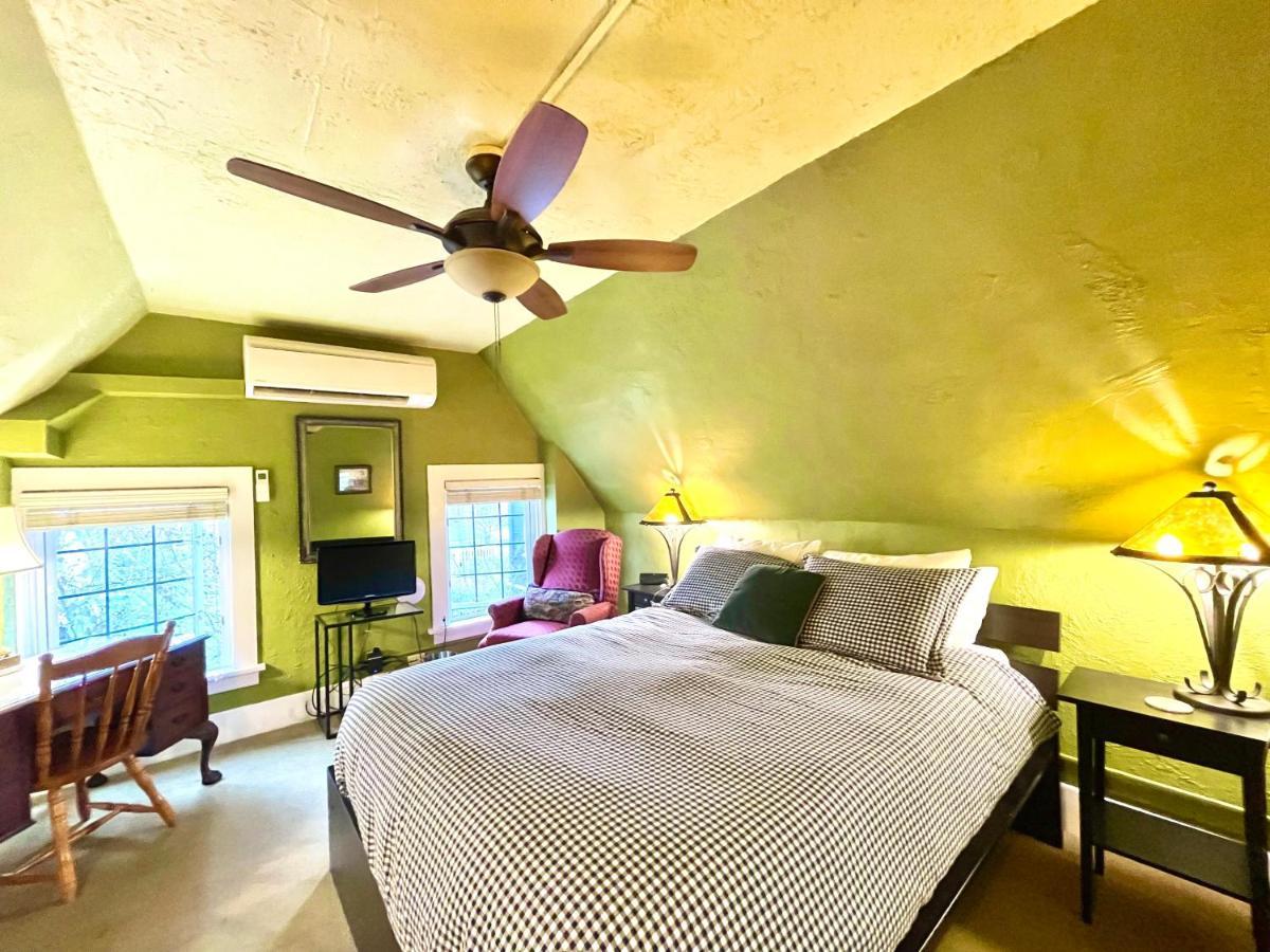 Bed & Breakfast Cecil Bacon Manor