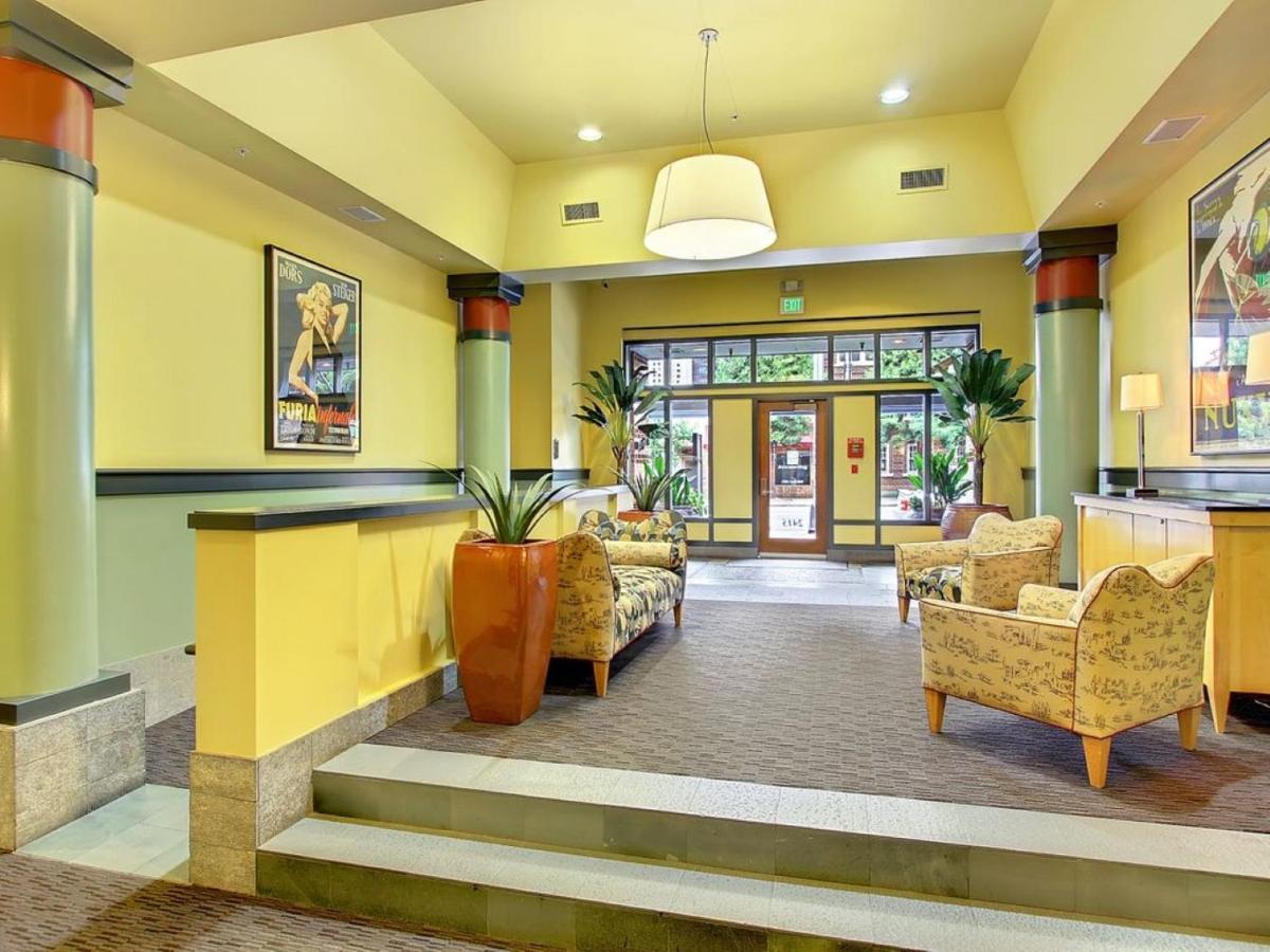Apartment Water View Oasis With Pool & Gym Near Cruise In Heart Of *