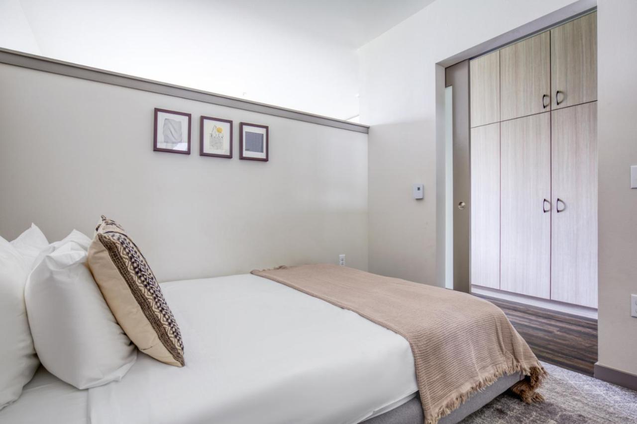 S Union 1br W Gym Wd Space Needle View Sea-164 Seattle