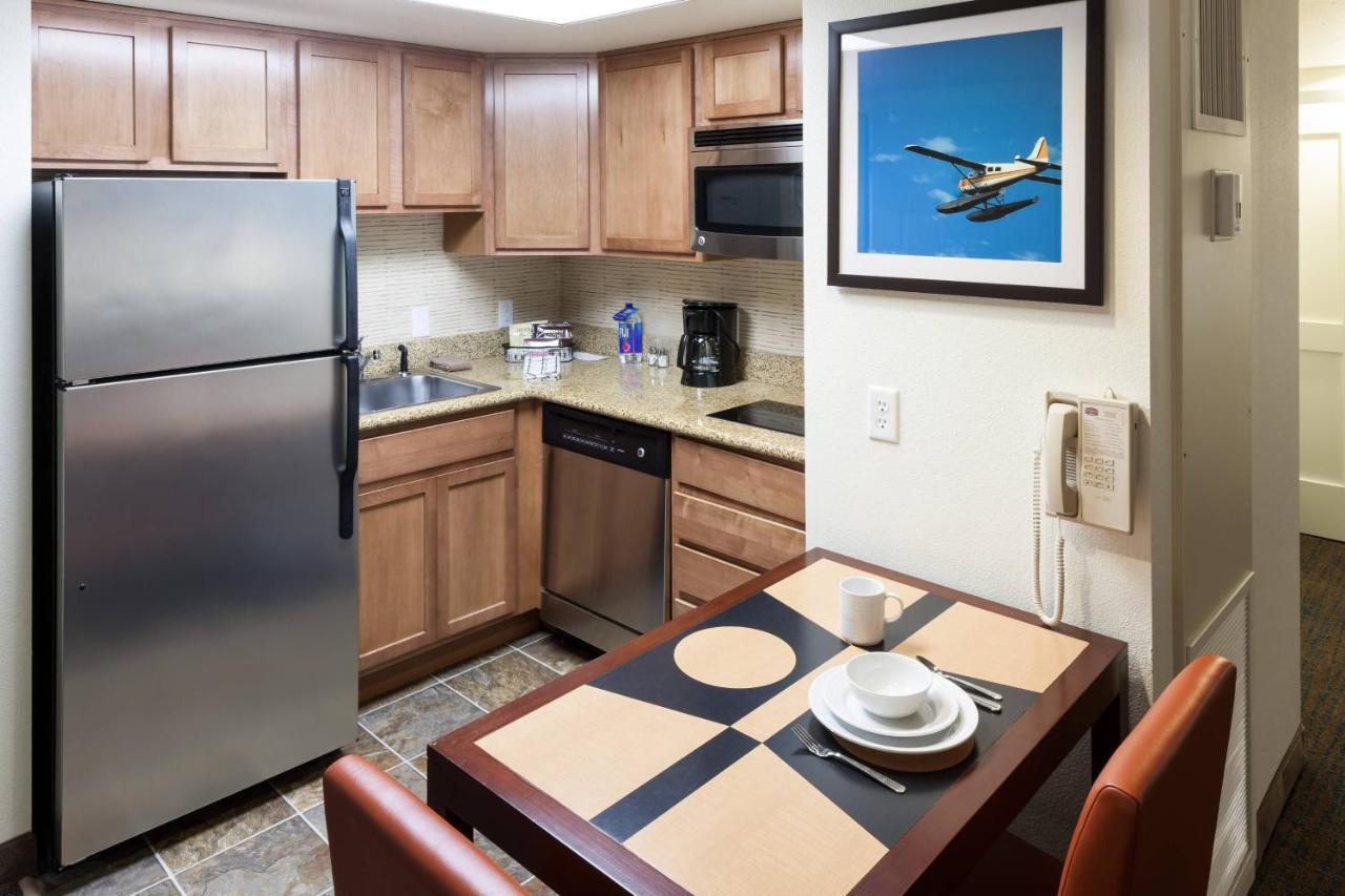 By Marriott Downtown/lake Union 3*