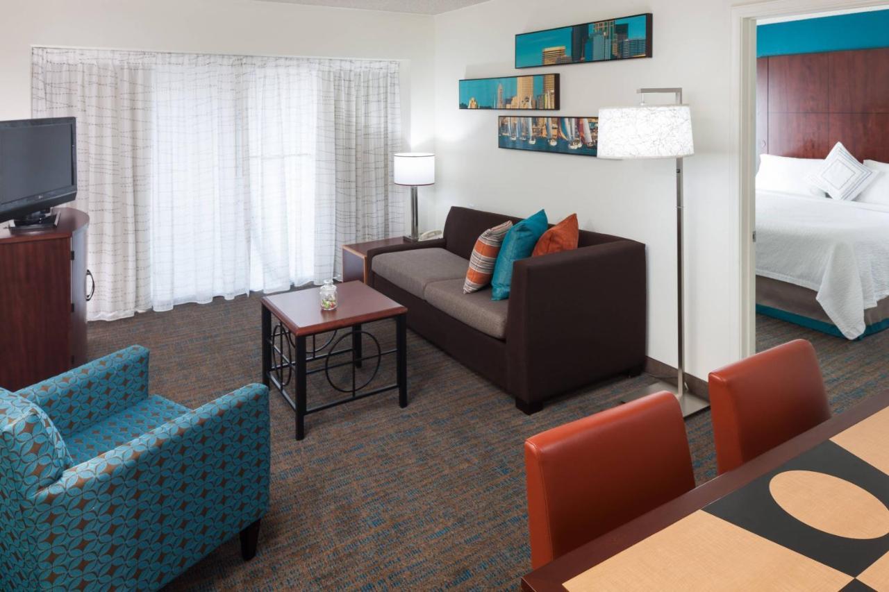 By Marriott Downtown/lake Union
