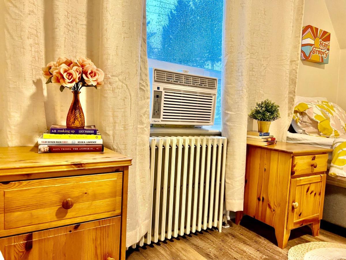 Private With Two Twin Beds Air Conditioning And Shared Bathrooms Located Near Seatac Airport And Downtown Homestay *