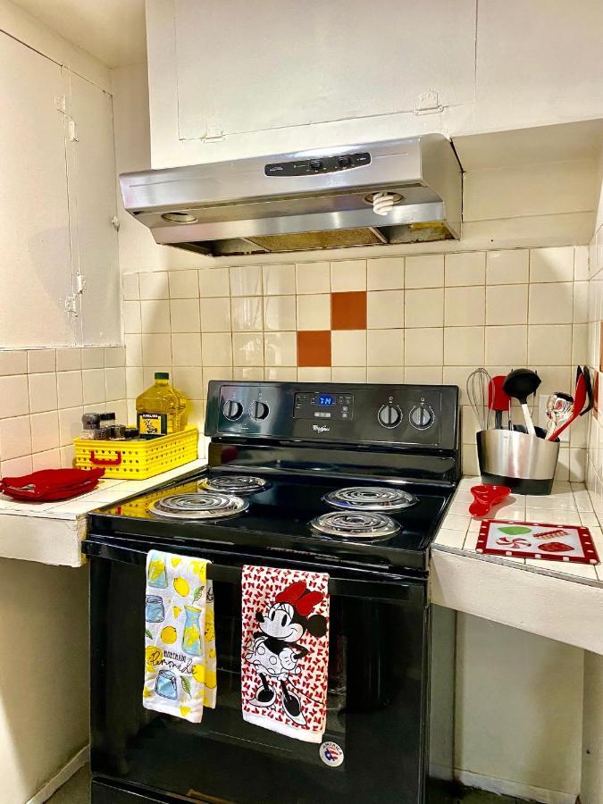 Private With Two Twin Beds Air Conditioning And Shared Bathrooms Located Near Seatac Airport And Downtown Seattle