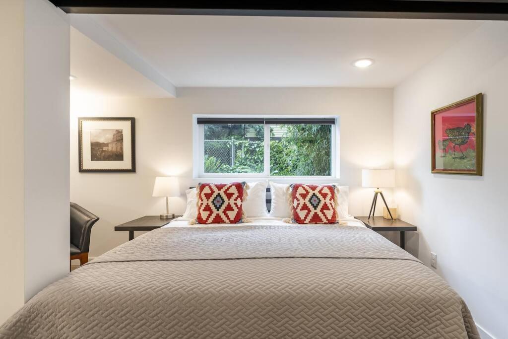 Modern, New & Industrial In Georgetown Holiday home