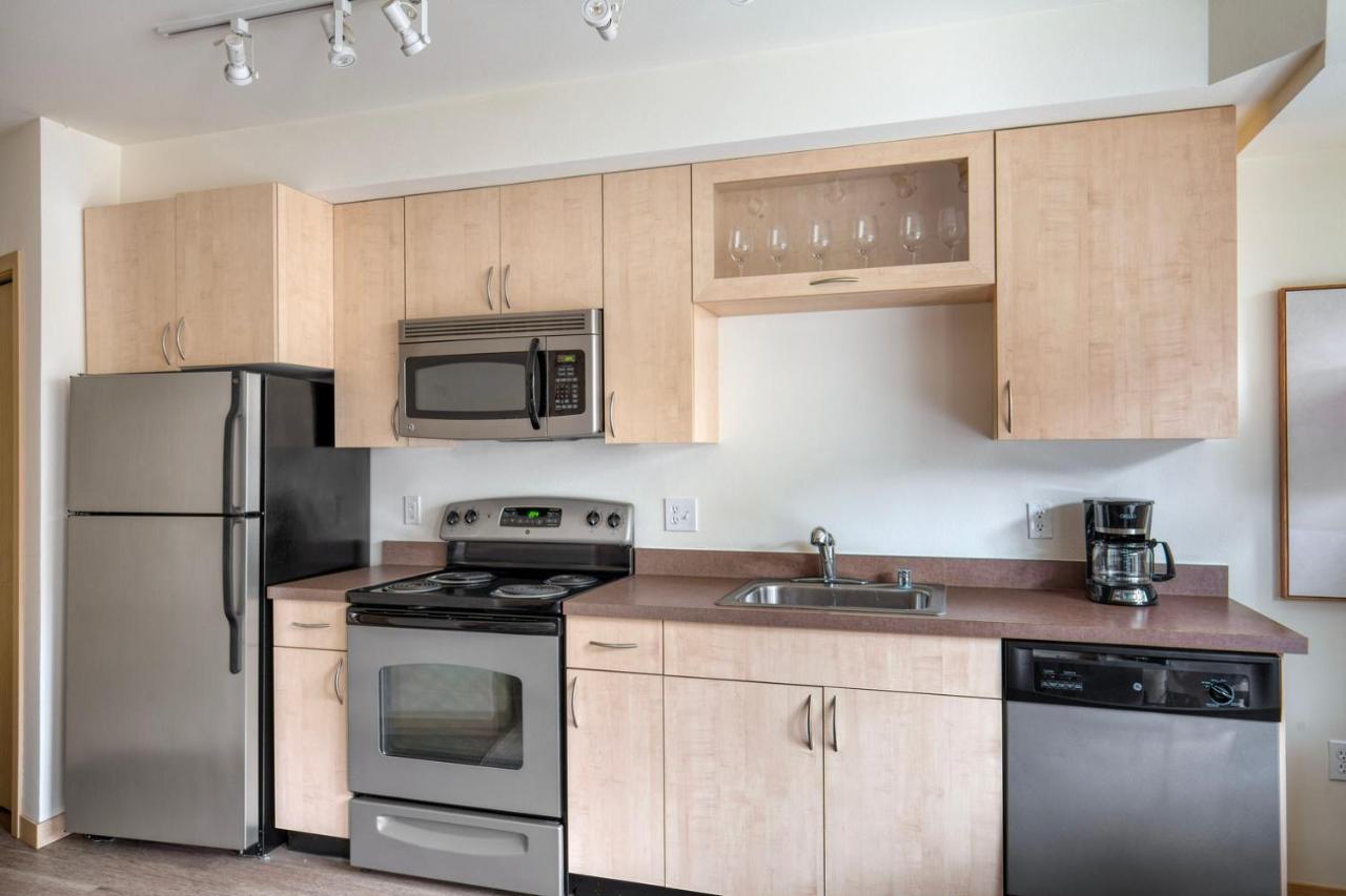 Wallingford W Pets Wd Nr 99 I-5 Sea-563 Apartment *
