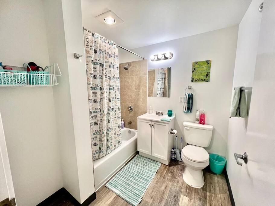 Apartment Private With Shared Bathroom On The 1st Floor 10 Minutes Walk To Of Washington Seattle