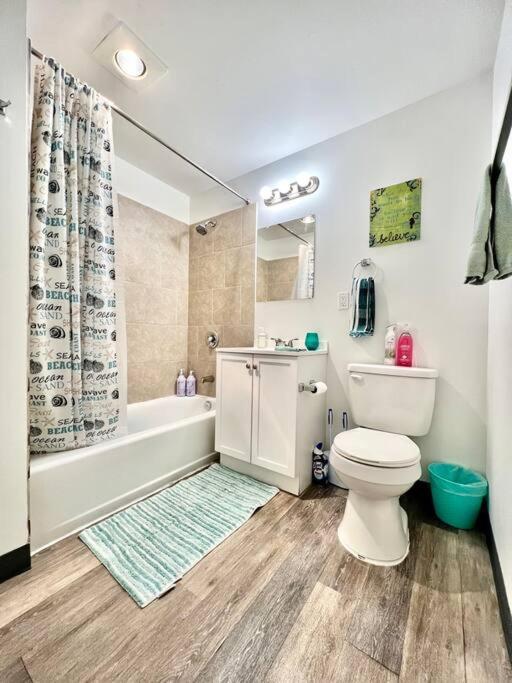 Private With Shared Bathroom On The 1st Floor 10 Minutes Walk To Of Washington Apartment