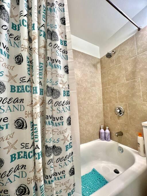Apartment Private With Shared Bathroom On The 1st Floor 10 Minutes Walk To Of Washington Seattle