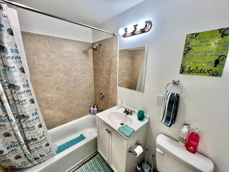 Apartment Private With Shared Bathroom On The 1st Floor 10 Minutes Walk To Of Washington Seattle