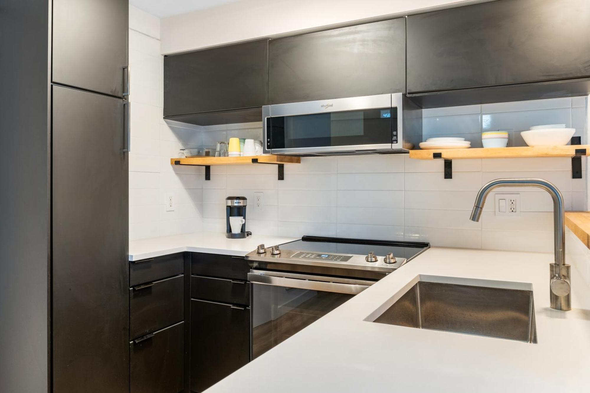 Seattle's Gem: Elegant 1br In Belltown Apartment