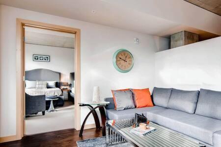 Apartment Speechless In - #1 Location - 2br - Free Parking - Vr1 Seattle