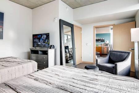 Speechless In - #1 Location - 2br - Free Parking - Vr1 Seattle