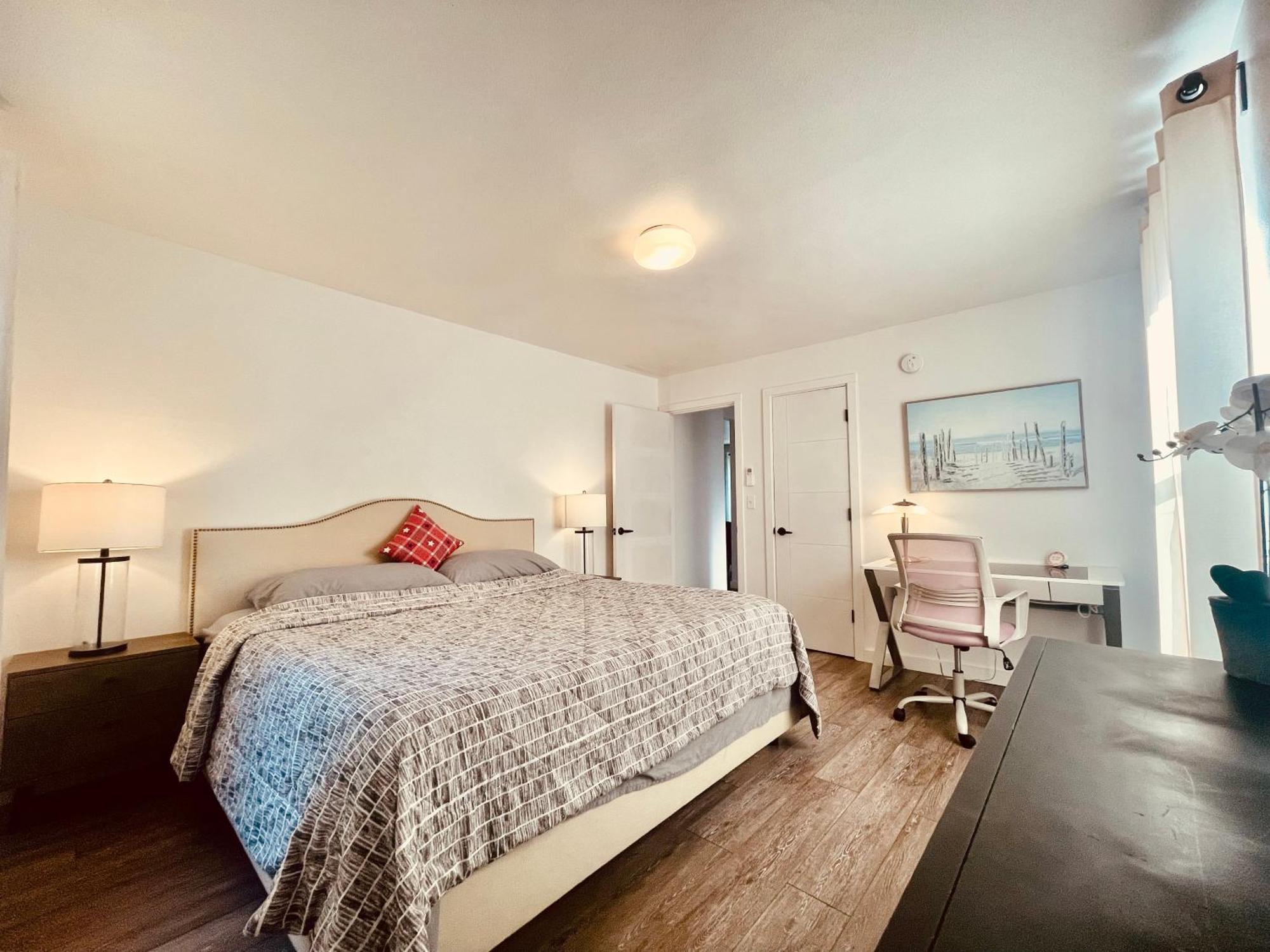 Super Privacy Lakeshore Forest With Air Conditioners At Haller Seattle