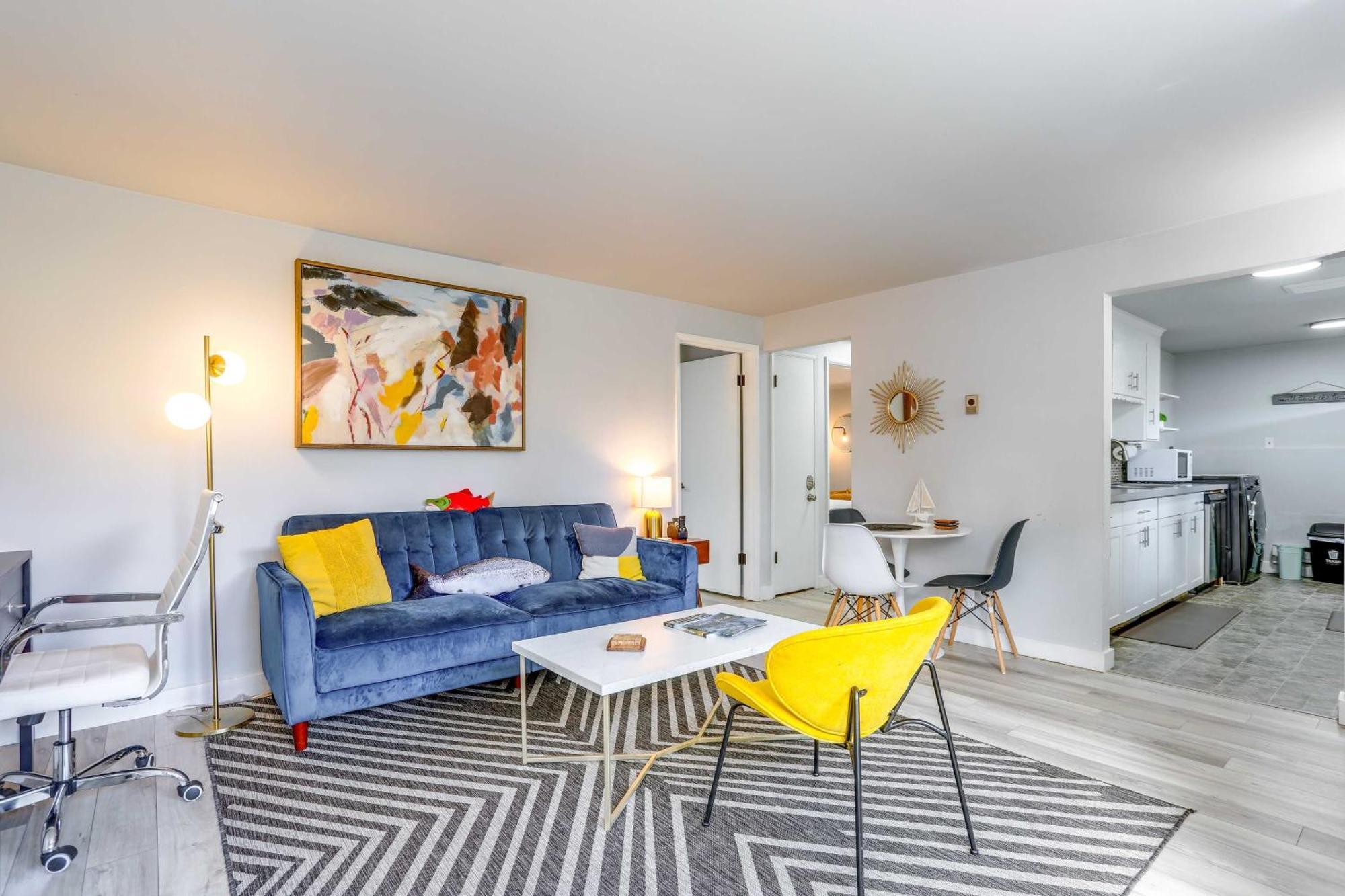 Garden Walk To Water And Amenities! Apartment Seattle