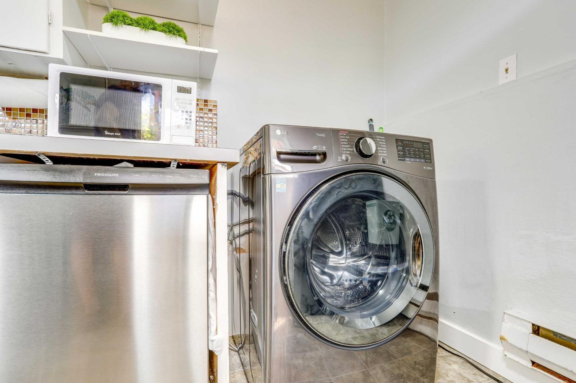 Garden Walk To Water And Amenities! Apartment
