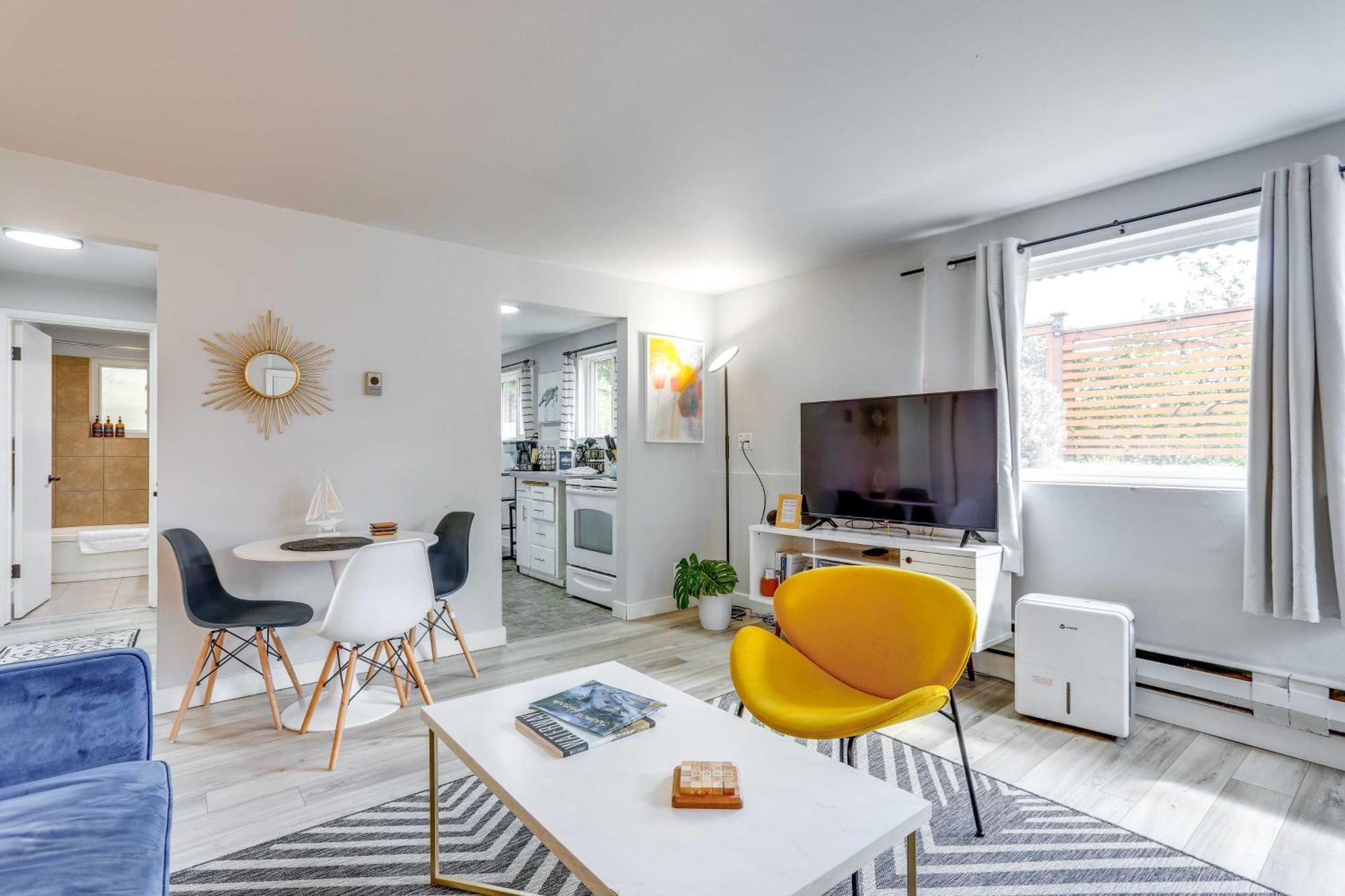 Apartment Garden Walk To Water And Amenities!