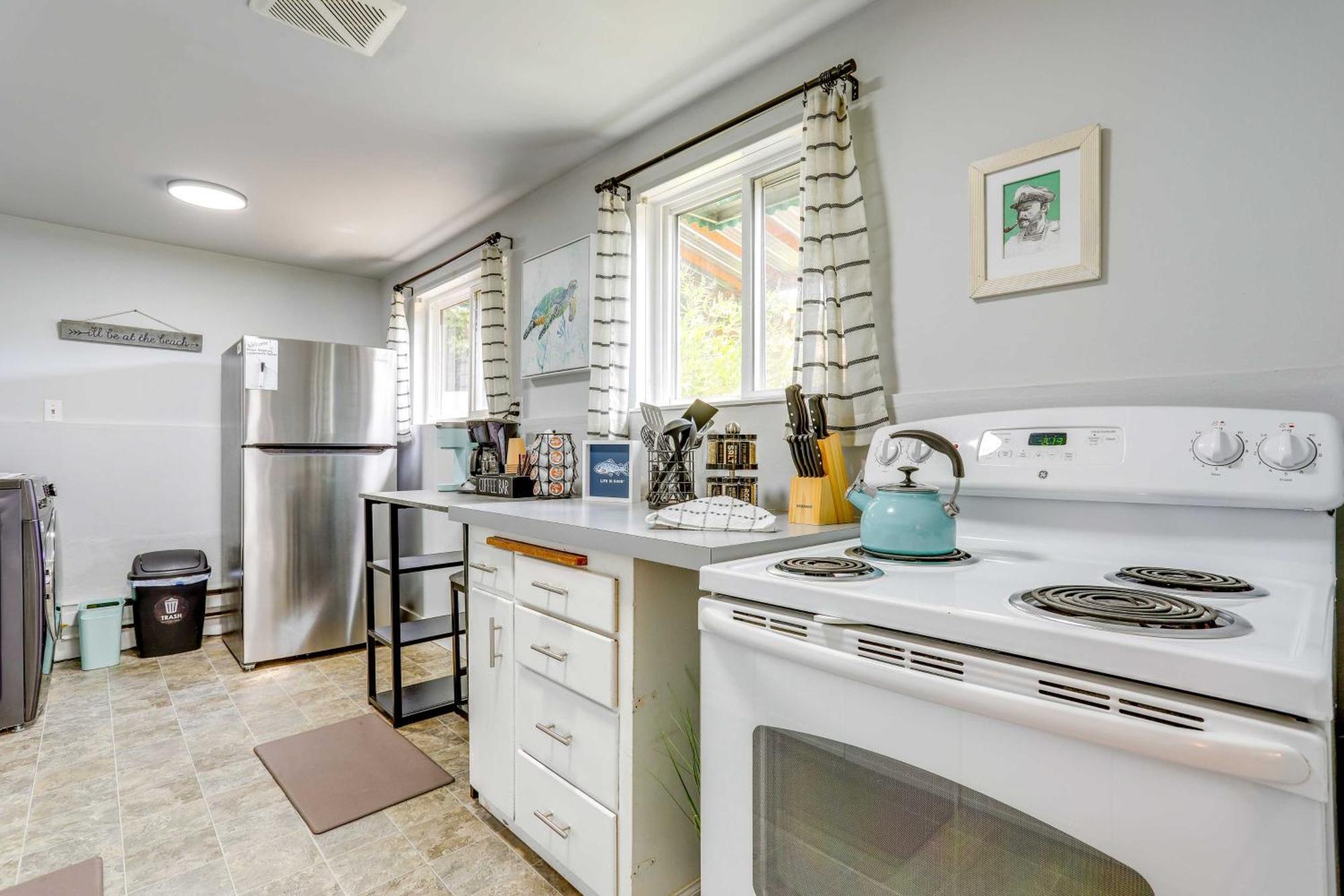 Garden Walk To Water And Amenities! Seattle