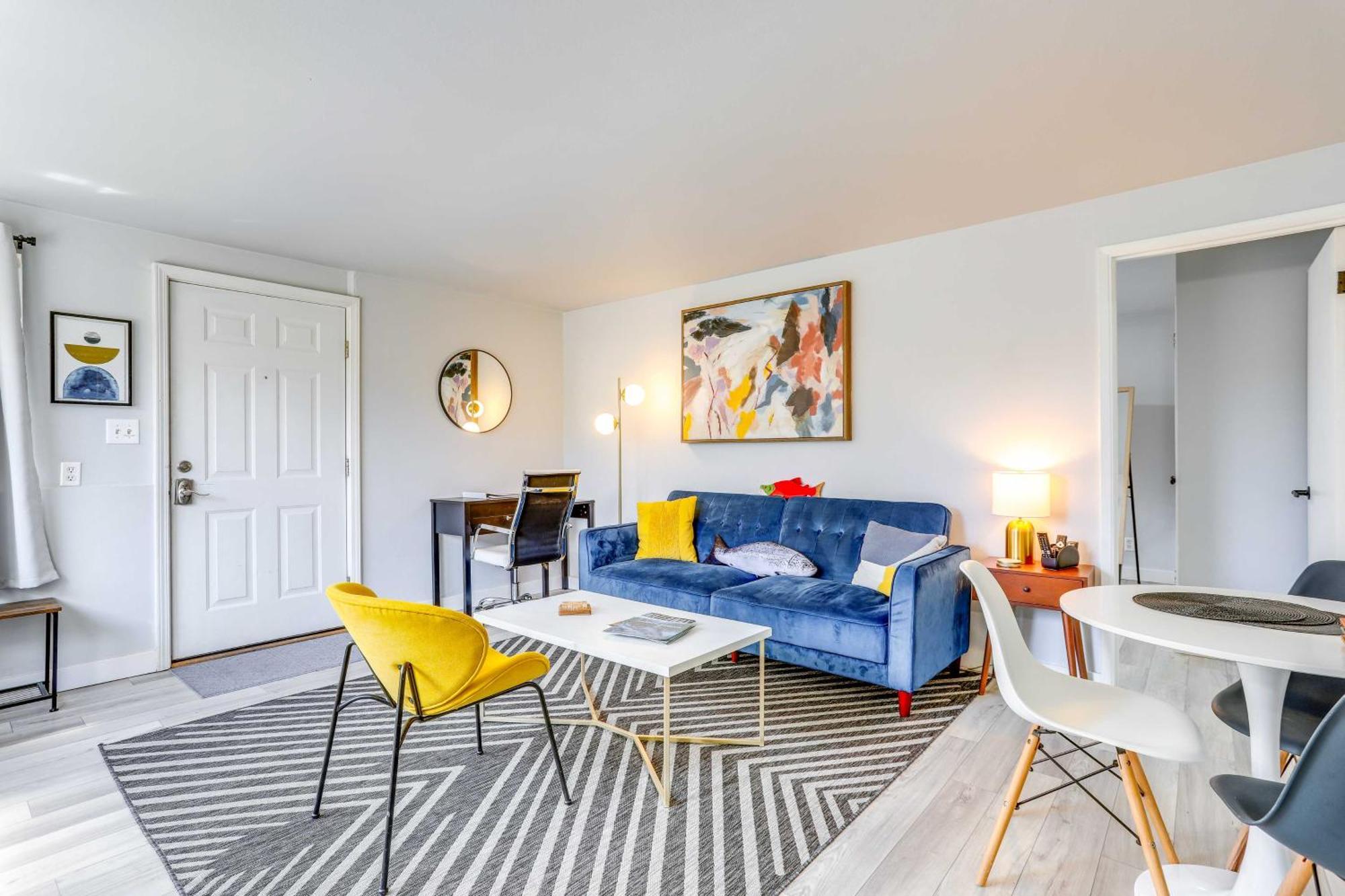 Apartment Garden Walk To Water And Amenities!