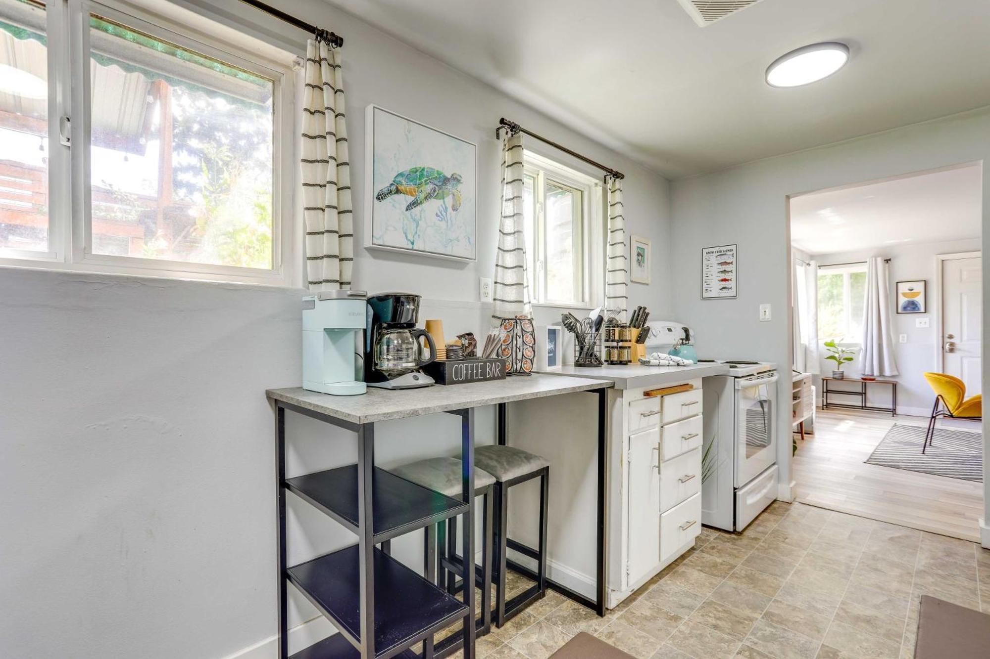 Garden Walk To Water And Amenities! Apartment Seattle