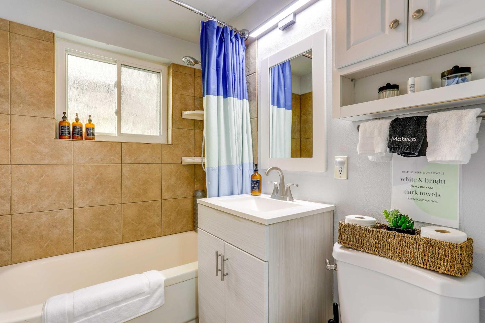 Apartment Garden Walk To Water And Amenities! *