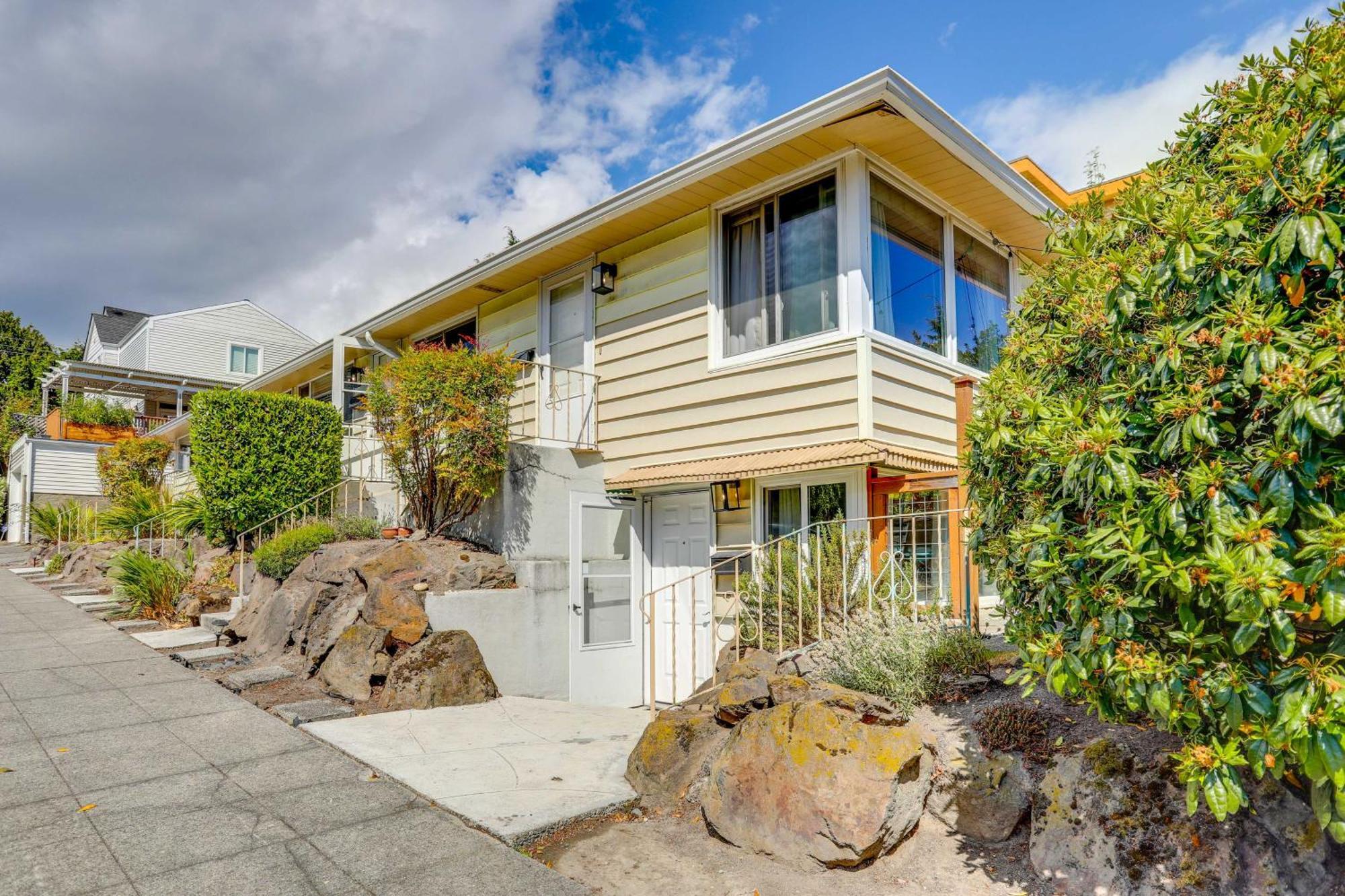 Apartment Garden Walk To Water And Amenities! Seattle