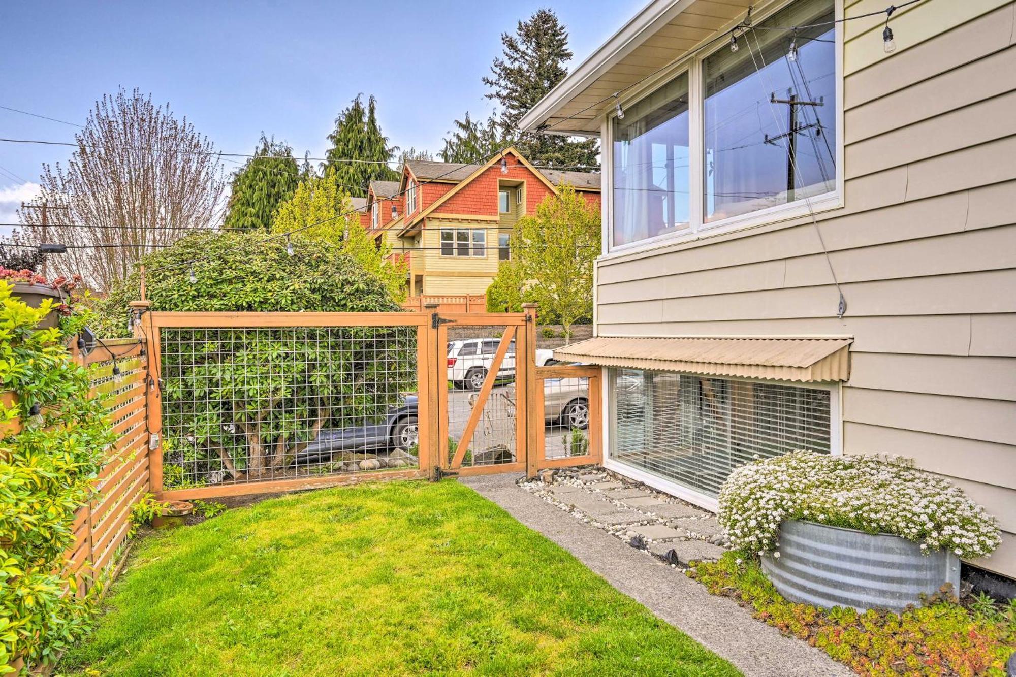 Garden Walk To Water And Amenities! * Seattle