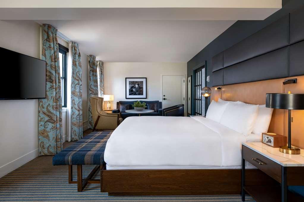 Theodore 4* Seattle