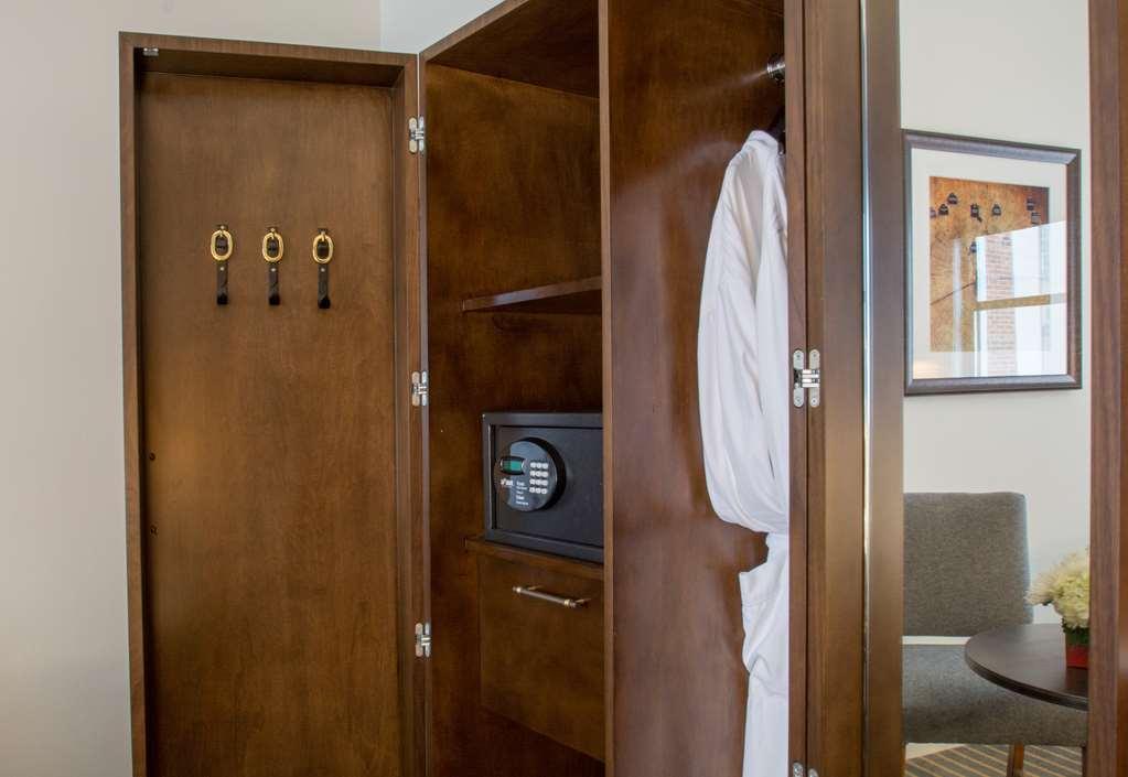 Hotel Theodore 4*