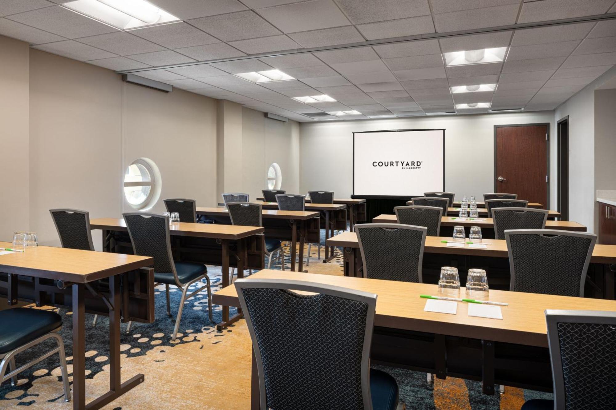 Hotel Courtyard Downtown / Pioneer Square 3*